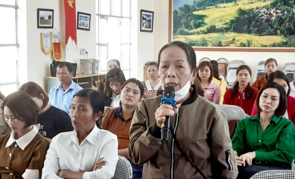 Cử tri huyện Bát Xát, Lào Cai phát biểu tại cuộc TXCT trước kỳ họp cuối năm 2022 của HĐND tỉnh, huyện  	  	Ảnh: Lưu Hiên